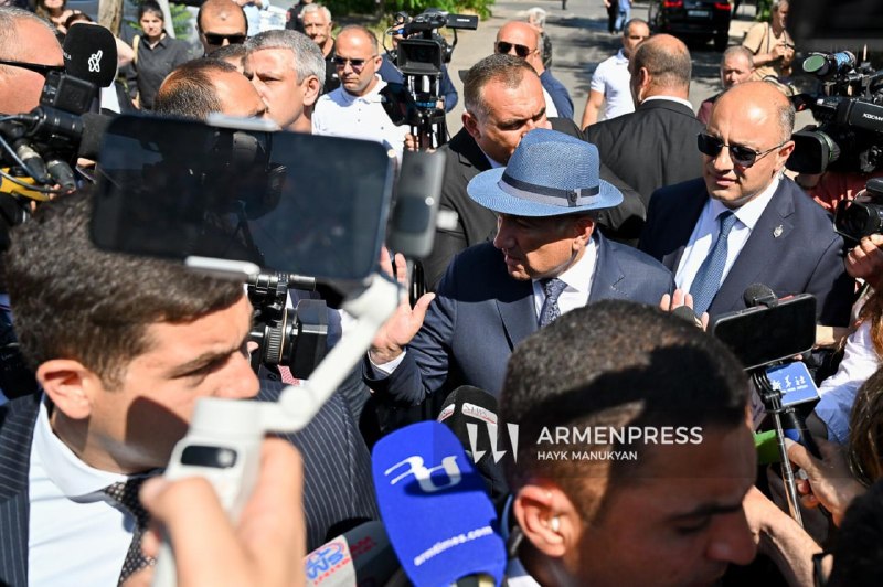 Никол Пашинян на брифинге после голосования на парламентских выборах в Аджапняке, Ереван