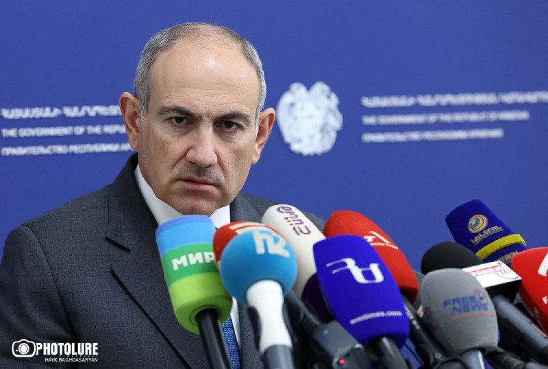 Никол Пашинян выступает на мероприятии в Ереване