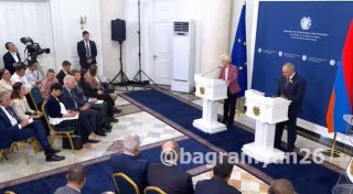 Урсула фон дер Ляйен и Никол Пашинян в Ереване