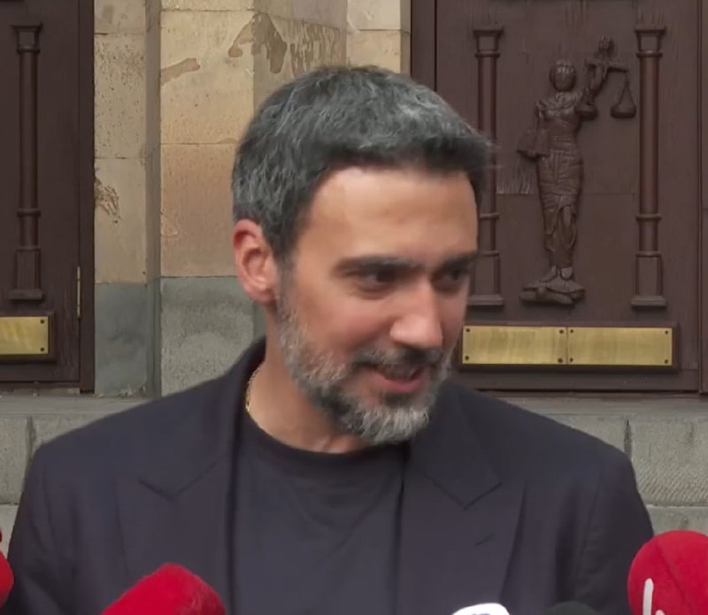 Лекция по излучению конвертов в Аджапняке: специалист и актер на сцене