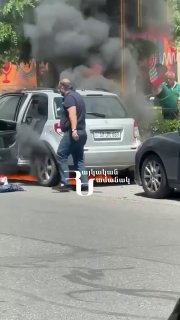 Пожар автомобиля на улице Алека Манукяна в Ереване