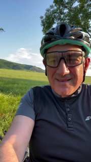 Никол Пашинян на строительной площадке стадиона в Иджеване, Армения