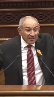 Избирательный участок в Аджапняке Еревана