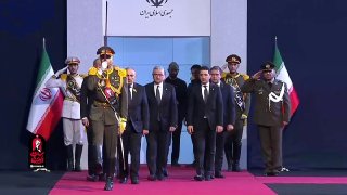 Никол Пашинян отдает дань уважения телу лидера Исламской революции в Тегеране