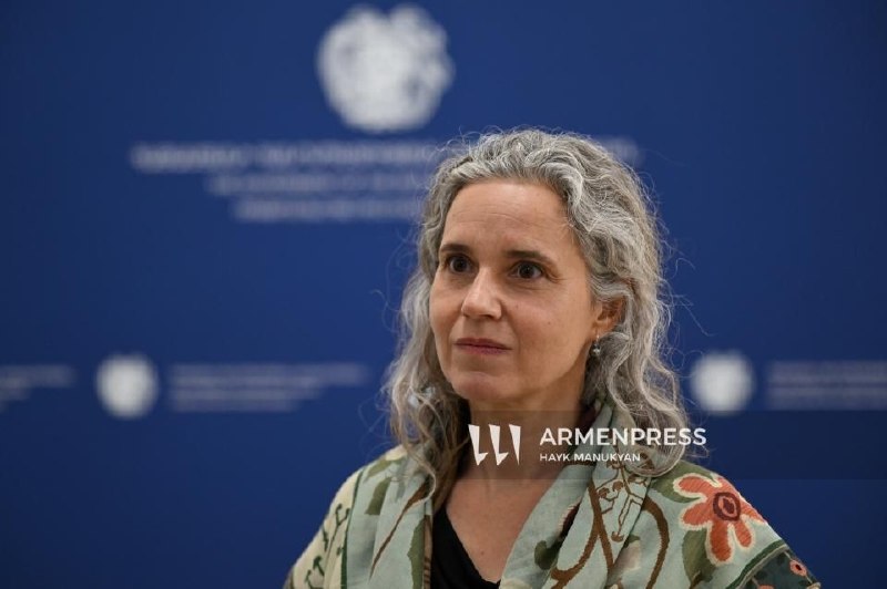 Магдалена Гроно на брифинге в Ереване, обсуждает поддержку коммуникационных маршрутов на Южном Кавказе