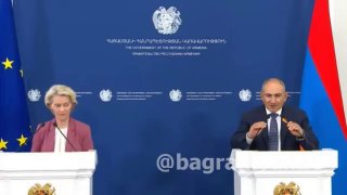 Никол Пашинян отвечает на вопросы журналистов в Аджапняке, Ереван