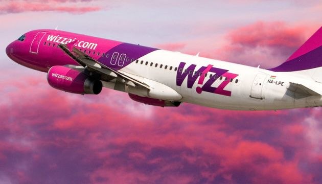 Самолет Wizz Air в аэропорту Звартноц, Ереван