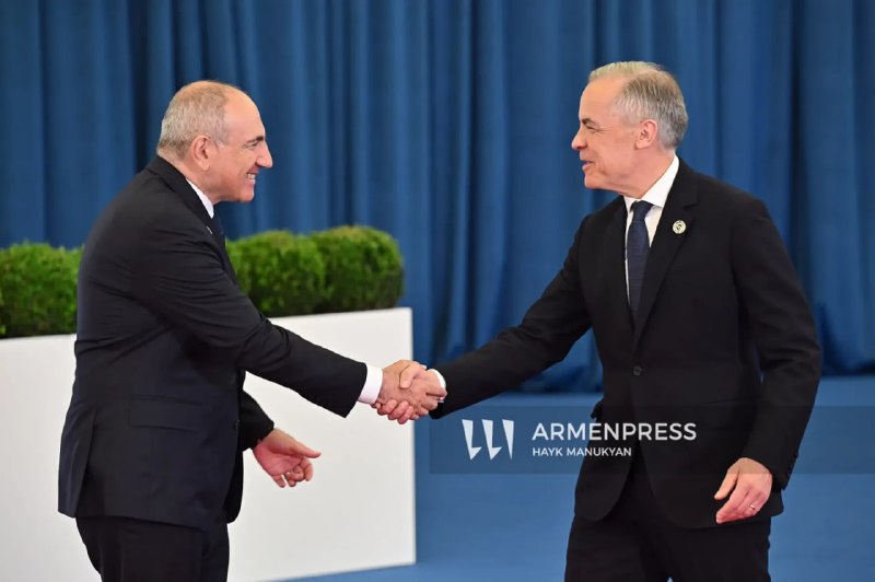 Премьер-министр Канады Марк Карни поздравляет премьер-министра Армении Никола Пашиняна с победой на выборах в Ереване