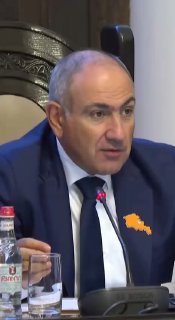 Никол Пашинян на заседании, озеро Севан, Ереван, Аджапняк