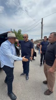 Никол Пашинян во время визита в Даштакар, община Веди, Армения