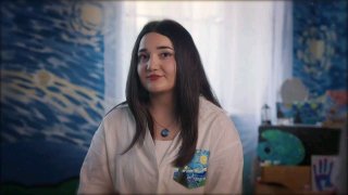 Наре Ванян в мастерской в Чинари с детьми и экосумками бренда ChiNare’s