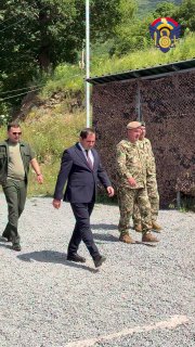 Сурен Папикян на встрече с участниками учебных сборов в Армении