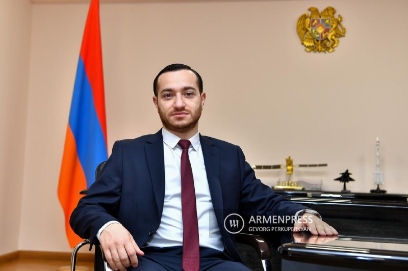 Премьер-министр Армении Никол Пашинян на брифинге в Ереване