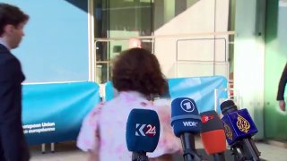 Кая Каллас на брифинге, обсуждает поддержку Армении и санкции против России
