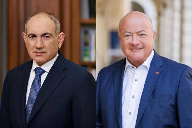 Кристиан Штокер, федеральный канцлер Австрии, поздравляет Никола Пашиняна с победой на выборах в Аджапняке