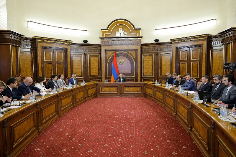Никол Пашинян на совещании по инвестициям в Ереван и Гюмри