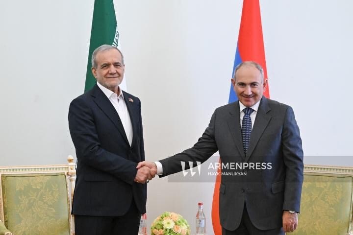 Президент Ирана Масуд Пезешкиан и премьер-министр Армении Никол Пашинян, Ереван