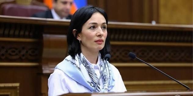 Министр Жанна Андреасян на пресс-конференции в Ереване, Аджапняк