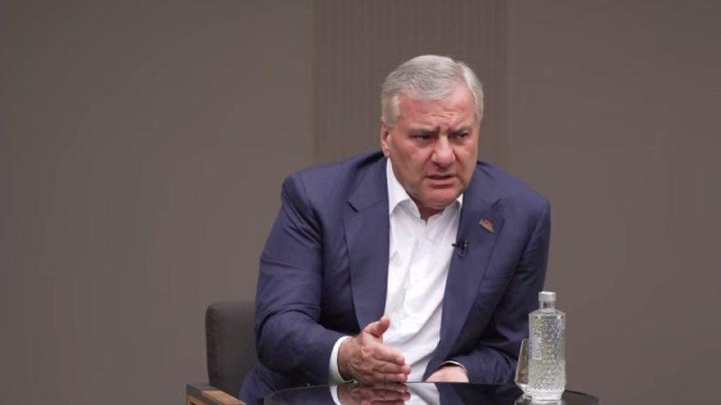 Самвел Карапетян, лидер партии «Сильная Армения», на фоне выборов в Аджапняке