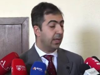 Адвокат Арам Орбелян выступает в Конституционном суде Армении, обсуждая оптические явления на выборах в Аджапняке.