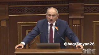 Премьер-министр Армении Никол Пашинян выступает в парламенте, обсуждая итоги 2025 года