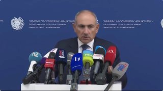 Премьер-министр Армении Никол Пашинян выступает на встрече с жителями, Араратская область, 2 апреля 2025