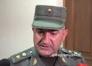 Эдвард Асрян, первый замминистра обороны Армении, на пресс-конференции в Ереване