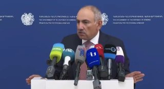 Никол Пашинян выступает на предвыборном мероприятии в Аджапняке, Ереван