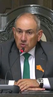 Премьер-министр Армении Никол Пашинян выступает с заявлением о приоритетах, Ереван