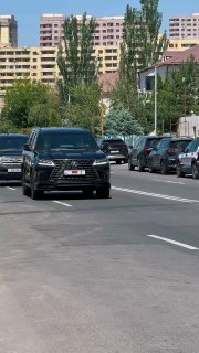 Премьер-министр Армении осматривает строительство «Парка жизни» в Ботаническом саду Еревана