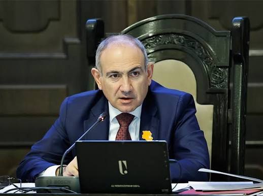 Никол Пашинян выступает в Аджапняке, Ереван, с призывом к оппозиции