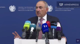 Никол Пашинян выступает в Аджапняке, Ереван