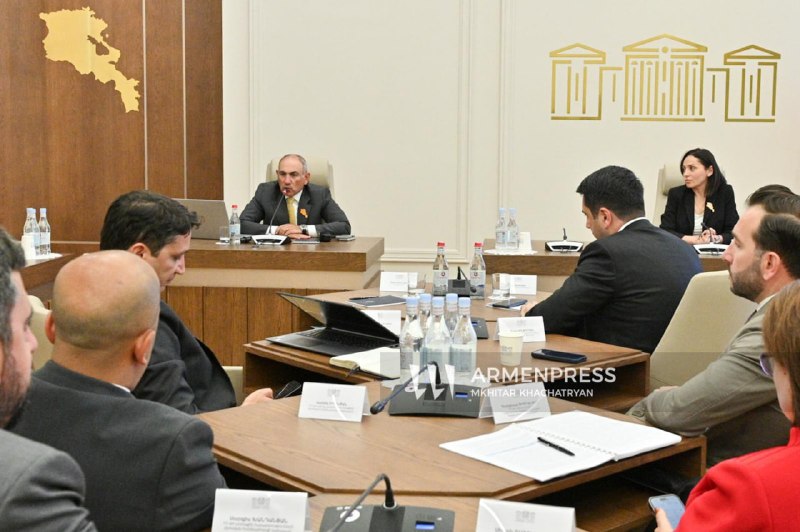 Никол Пашинян выступает в Национальном Собрании Армении, Ереван