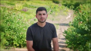 Роберт Саядян в питомнике декоративных растений в Иджеване, Армения