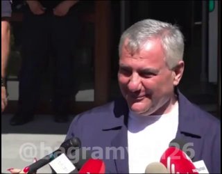 Кандидат в премьер-министры Аджапняка (Ереван) на пресс-конференции