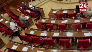 Никол Пашинян выступает на обсуждении бюджета в парламенте Аджапняка