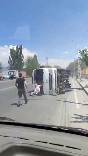 Перевернувшийся автобус с детьми из лагеря «Телак» в Аштараке