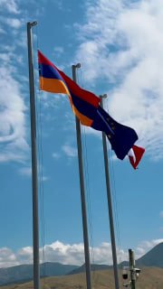 Никол Пашинян на строящемся Вединском водохранилище в Араратской равнине