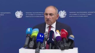 Никол Пашинян выступает с заявлением в Национальном собрании Армении, Ереван